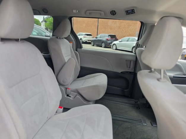 toyota sienna 2017